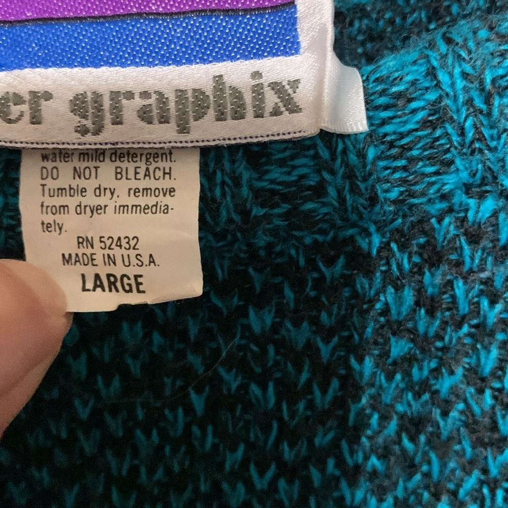 Sweater Graphic women’s sweater size large - Picture 3 of 4